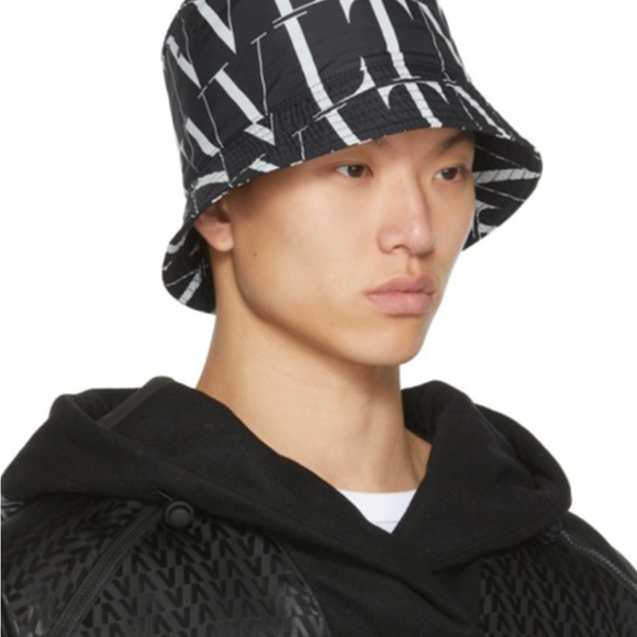 Brand new Valentino Garavani Bucket Hat black and white size Large main image 4